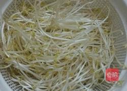 蒜香豆芽的做法图解1