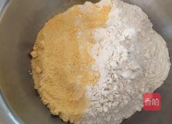 玉米面贴饼子的做法图解1