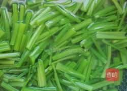白果炒芹菜的做法图解2