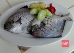 糖醋鲳鱼的做法图解1