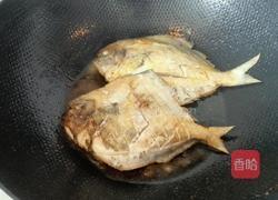 糖醋鲳鱼的做法图解3