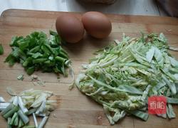 鸡蛋炒面的做法图解1