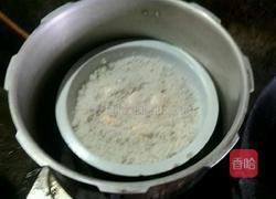 盐焗鸡蛋的做法图解3