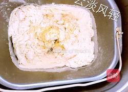 奶香葡萄干小面包的做法图解3