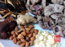 菜干南北杏煲猪肺汤的做法图解1