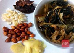 菜干南北杏煲猪肺汤的做法图解5