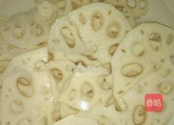 炝拌藕片的做法图解1