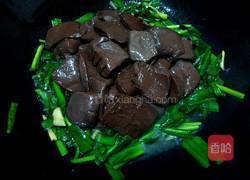 韭菜炒猪血的做法图解5