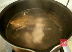 清补凉斑鸠猪骨汤的做法图解7