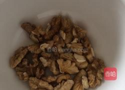 黑芝麻核桃粥的做法图解1
