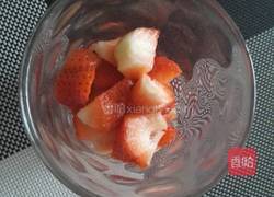 草莓酸奶盆栽的做法图解2