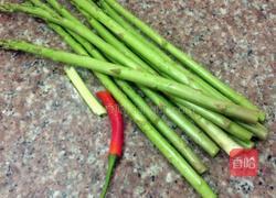 白灼芦笋的做法图解1