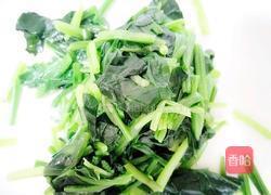 凉拌菠菜花生米的做法图解2