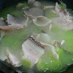 莴笋鱼片汤的做法[图]