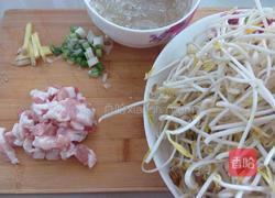 豆芽菜炒粉的做法图解1