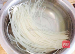 凉拌桂林米粉的做法图解1