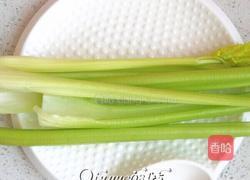 素炒芹菜百合的做法图解2