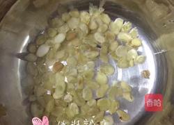 桃胶皂角米糖水的做法图解1