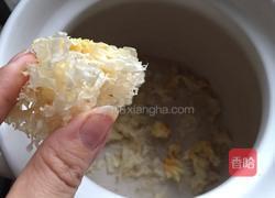 银耳莲子羹的做法图解2