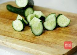 排毒瘦身黄瓜猕猴桃汁的做法图解2