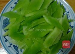 莴笋炒胡萝卜木耳肉的做法图解2