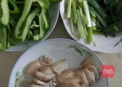 圆椒蒜苗回锅肉的做法图解3