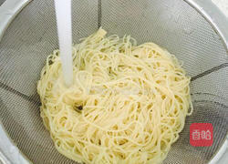 牛肉清汤面的做法图解2