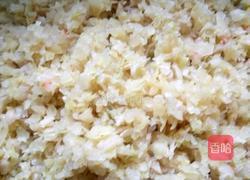猪肉酸菜包子的做法图解1