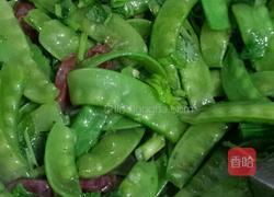 荷兰豆炒腊肠的做法图解4