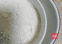 草莓淡奶油蛋糕卷的做法图解2