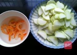 蒲瓜炒虾仁的做法图解1