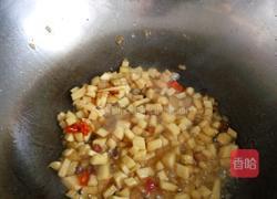 笋丁炒雪里蕻的做法图解3