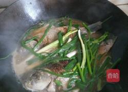 葱烤鲫鱼的做法图解3