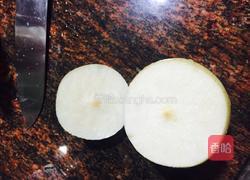 雪梨炖蜜糖的做法图解2