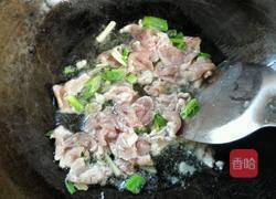 酸菜炒肉的做法图解4