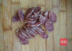 包菜炒香肠的做法图解3