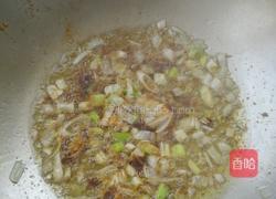 包菜炒香肠的做法图解4