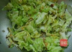 包菜炒香肠的做法图解5