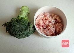 西兰花蒸肉圆的做法图解1