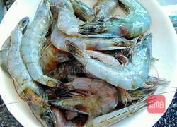 油爆河虾的做法图解1
