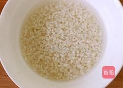 三文鱼片粥的做法图解1