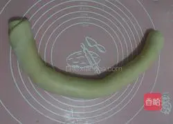 Illustration of how to make Tangshan specialty sesame cakes 6