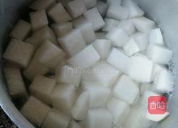 肉圆白萝卜汤的做法图解2
