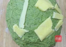 春意盎然的菠菜面包的做法图解3