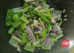 芹菜炒鸭肾的做法图解3