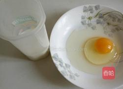 牛奶蒸蛋的做法图解1