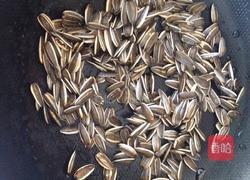 五香炒瓜子的做法图解2