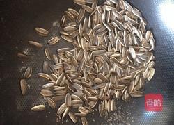 五香炒瓜子的做法图解4