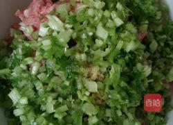 猪肉芹菜饺子的做法图解2