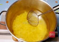 元貝蝦仁芝士焗意粉的做法图解3